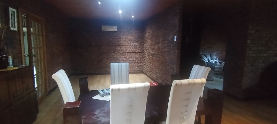 4 Bedroom Property for Sale in Flamingo Park Free State